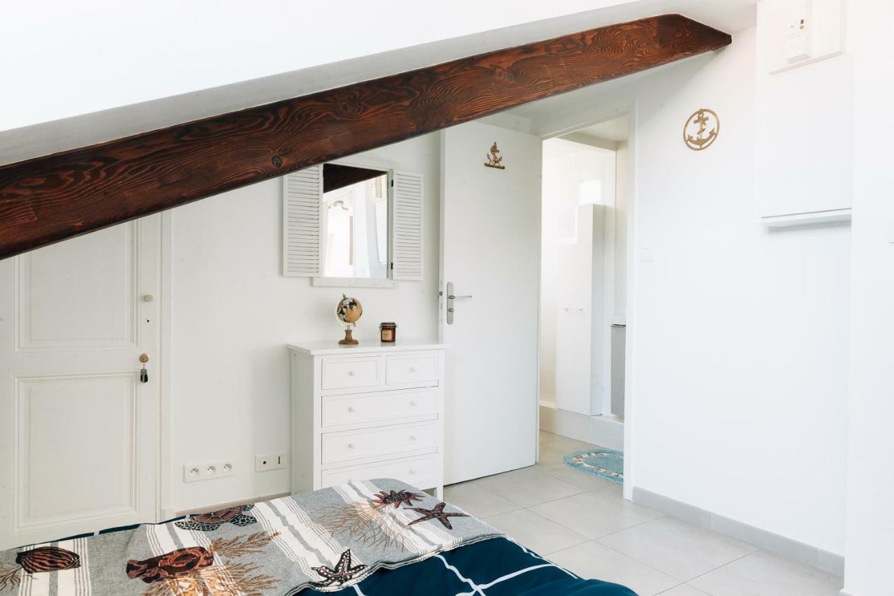 Adorable In Downtown Apartment Nizza